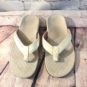 Vionic Women's Beige Tan Comfort Flip Flop Sandals